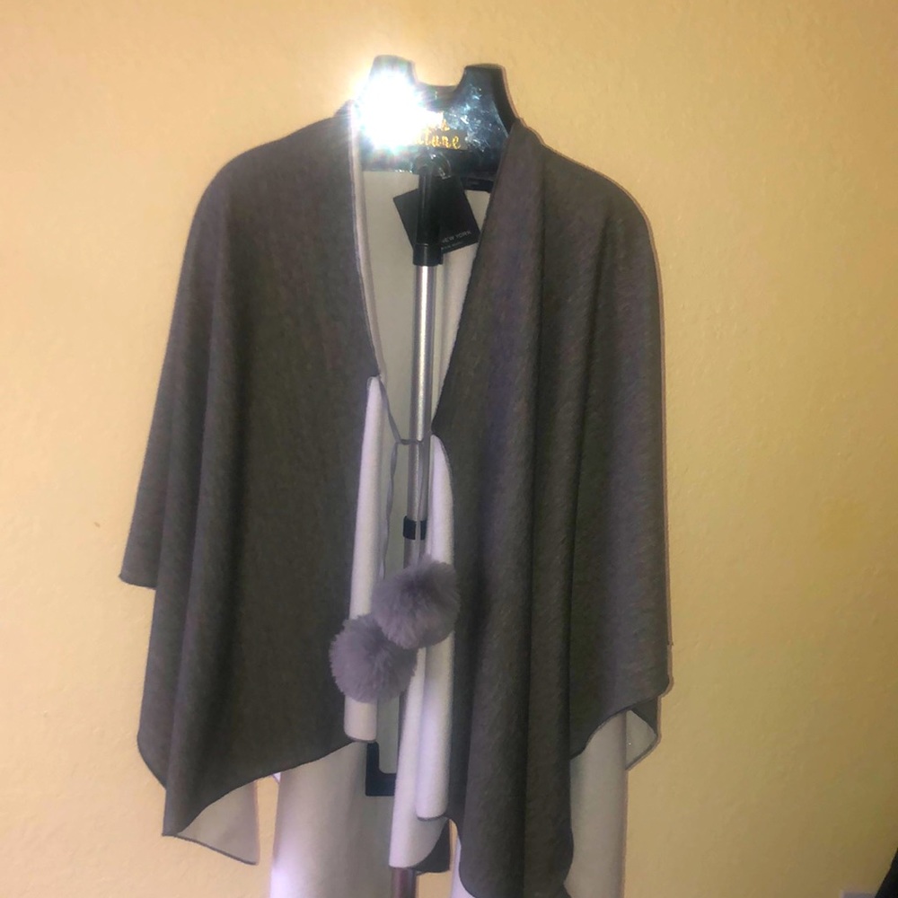NWT - Andrew Marc New York Charcoal/White Poncho with Faux Fur Closure